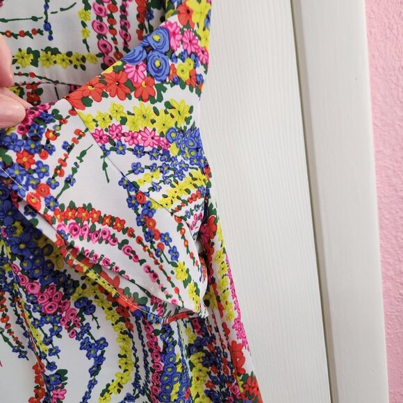 Talbots Multicolor Floral Print Blouse Size Medium Short Sleeve Spring Blouse - Picture 4 of 8